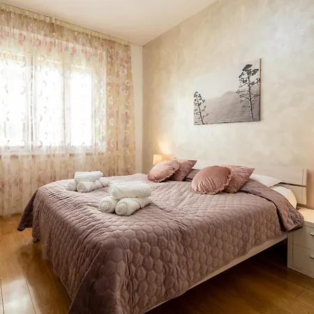 Luxury Aria In Centre 아파트 *